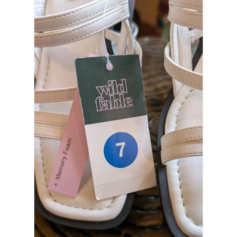 Wild Fable Stephanie White Strappy Platform Sandals Size 7 Memory Foam NWT